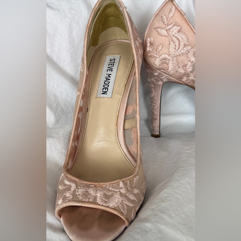 Steve Madden Floral Embroidered Heels - light pink - Picture 4 of 7